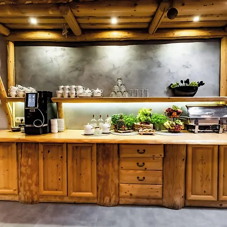 Zapotoczny 아파트호텔